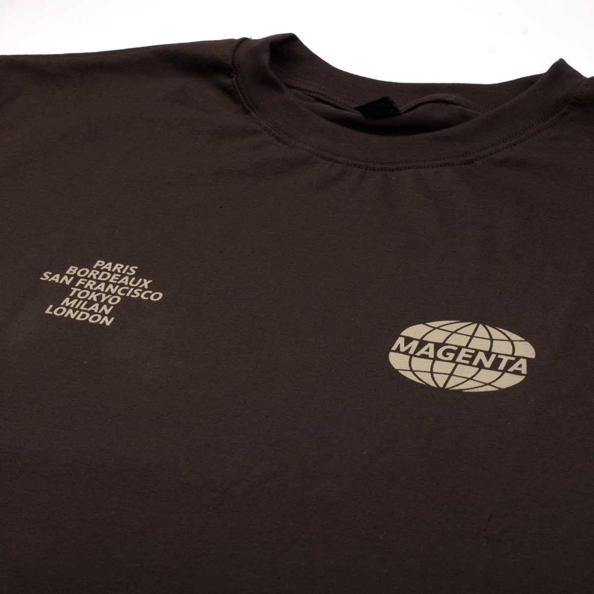 Magenta World tee chocolate