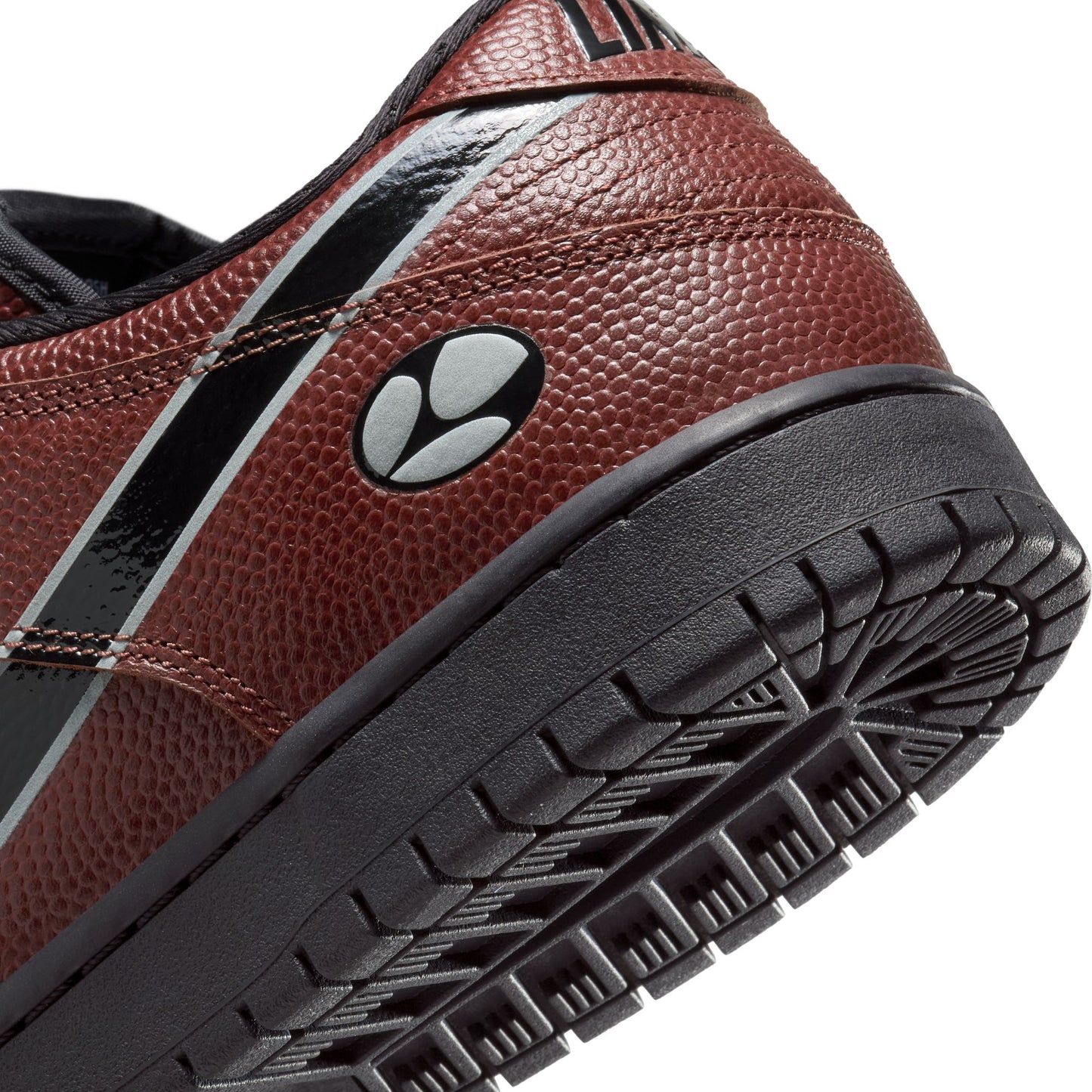 Nike SB Dunk Low Pro QS Limosine dark pony black silver white