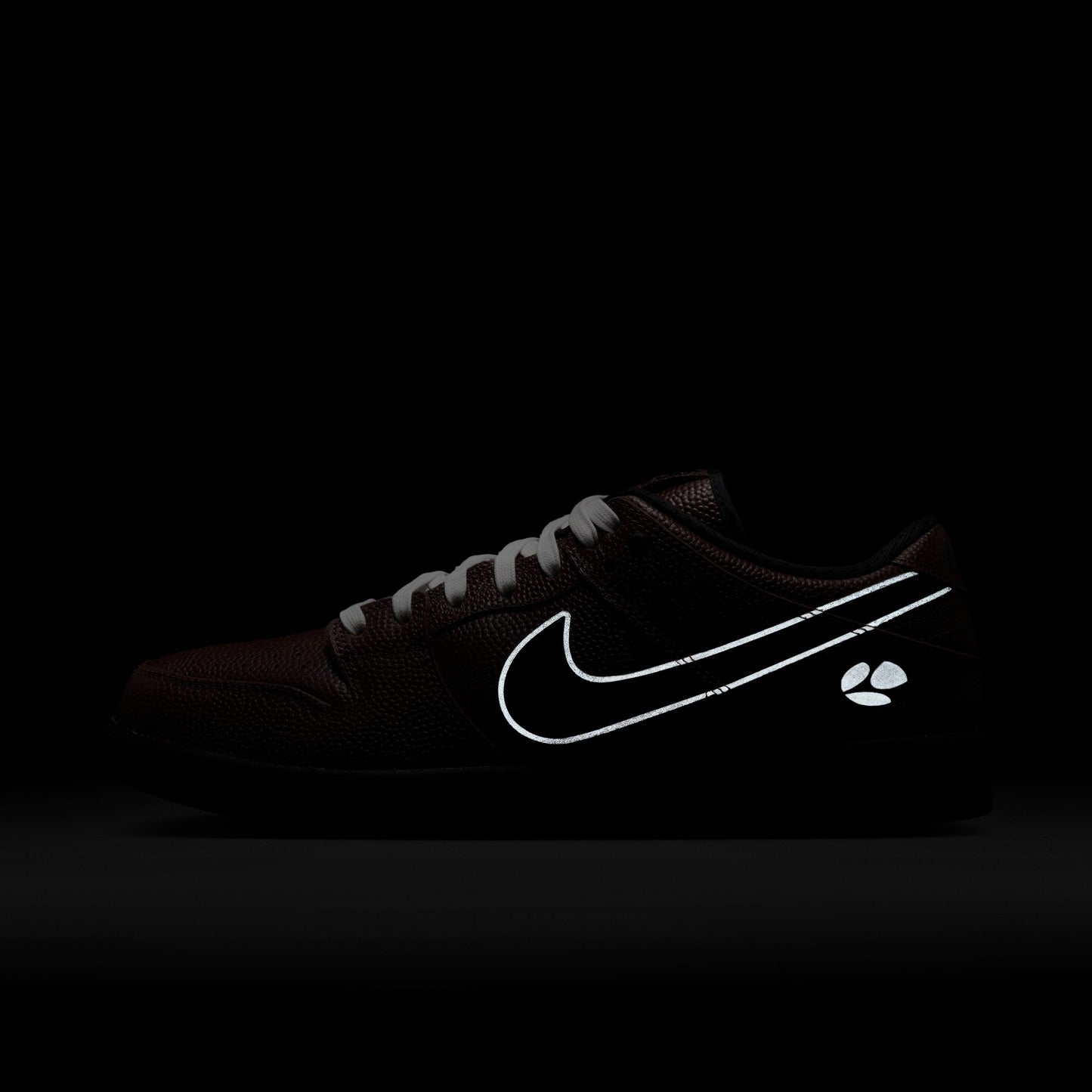 Nike SB Dunk Low Pro QS Limosine dark pony black silver white
