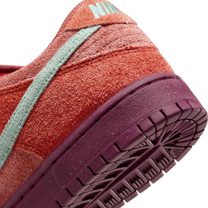 Nike SB Dunk Low Pro Premium mystic red emerald rise rugged orange