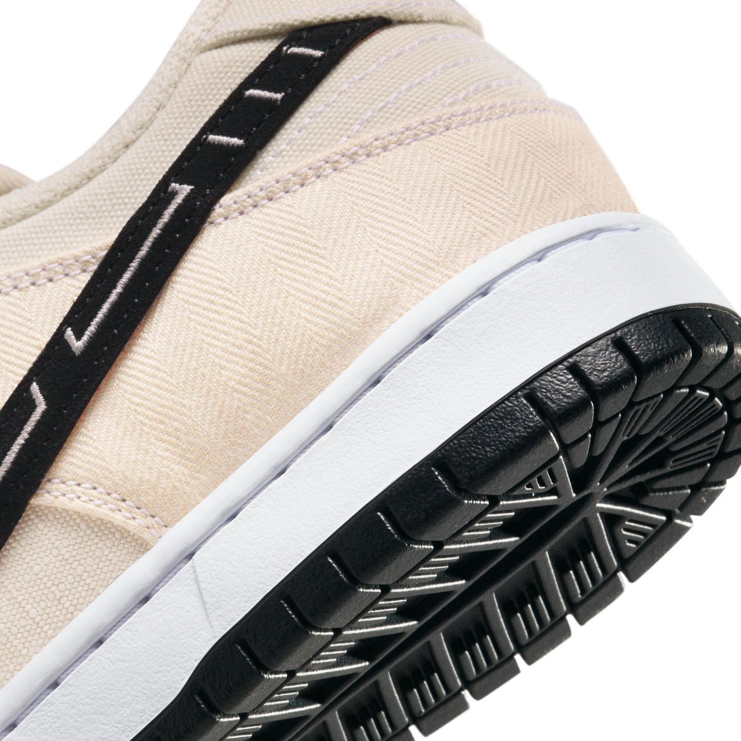Nike SB Dunk Low Pro QS Albino & Preto fossil black sail