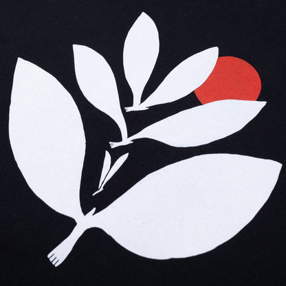 Magenta Fly tee black