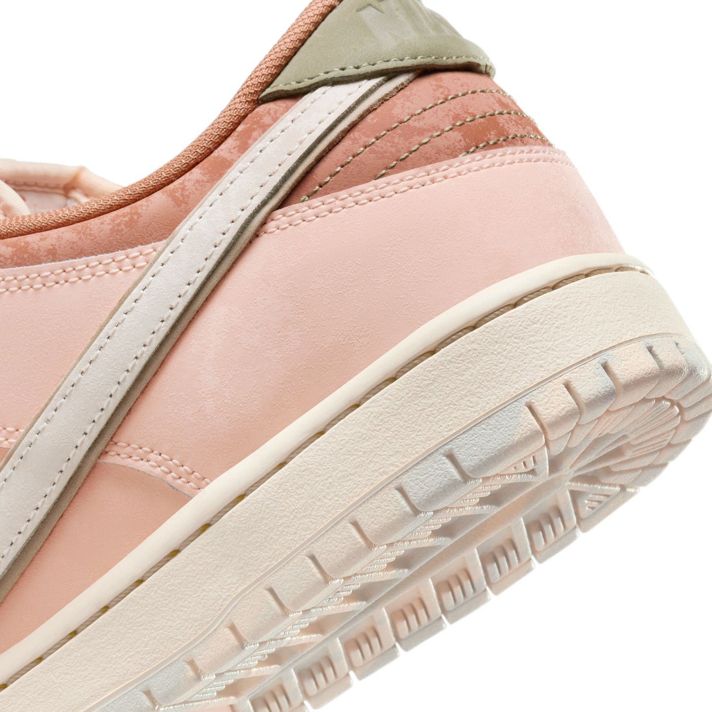 Nike SB Dunk Low Pro Premium QS "Trocadero Gardens" amber brown guava ice crimson tint hemp
