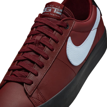 Nike SB Blazer Low Pro GT dark team red light armory blue
