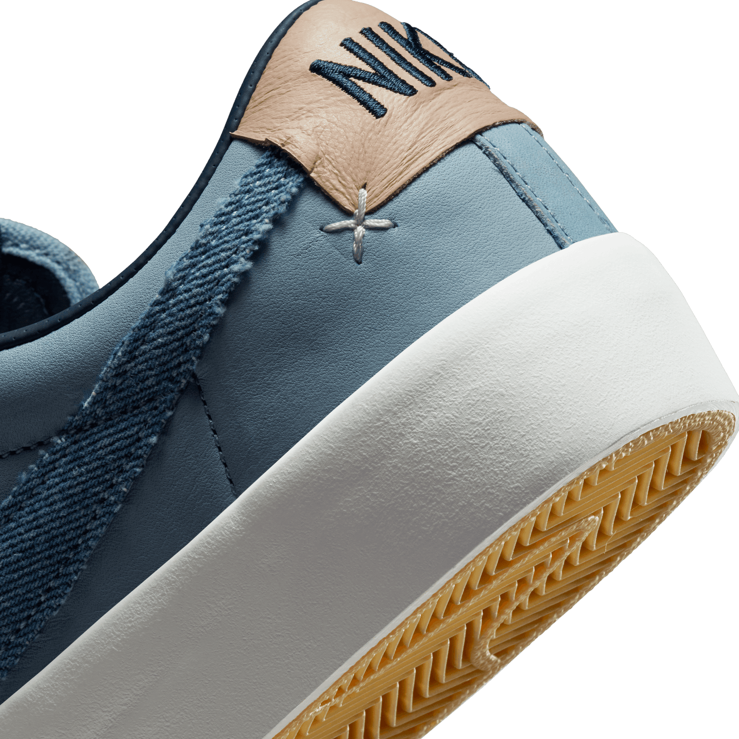 Nike SB Blazer Low Pro GT Premium summit white midnight navy