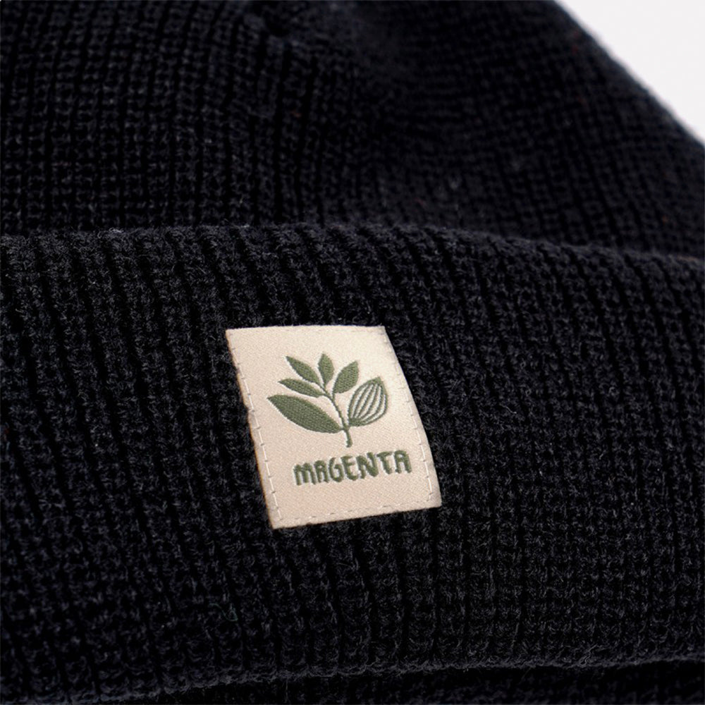 Magenta beanie Fam black